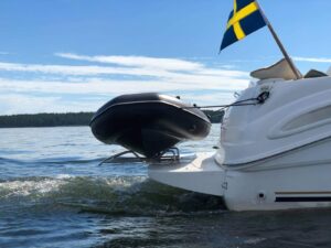 Broberg Marine Boatlift -syrefast davit for badeplattform